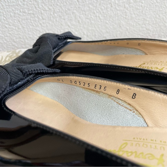 Salvatore Ferragamo Patent Leather Bow Open-toe Slides 8B - Picture 9 of 9